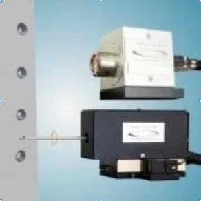 RIVETINSPECT™系列包括两个非接触式检测探头——旋转扫描仪（底部）和振镜光栅扫描仪（顶部）——以确保对钻孔填充铆接过程进行完整的高精度检测。